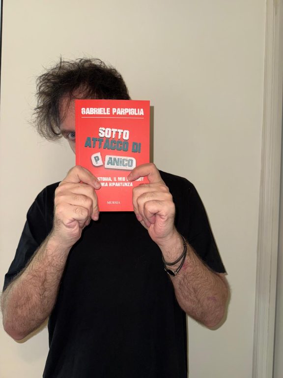 Gabriele Parpiglia a Napoli per presentare il suo libro Sotto attacco di panico