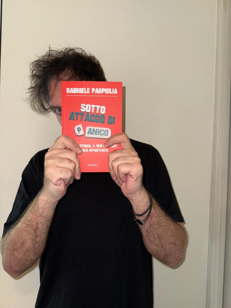 Gabriele Parpiglia a Napoli per presentare il suo libro Sotto attacco di panico
