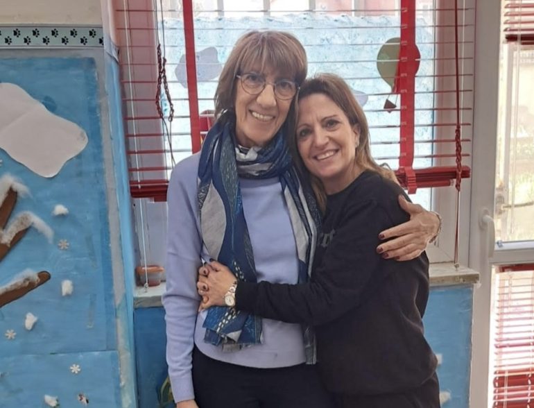 La favola di Ponticelli: maestra ed ex alunna insegnano insieme dopo 50 anni