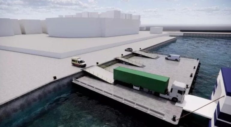 Pozzuoli, un pontone in acciaio per il porto