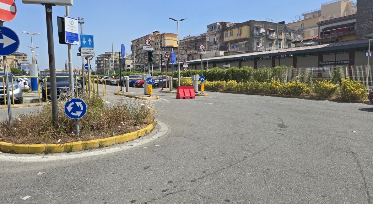 Castellammare, disservizi al parcheggio della stazione