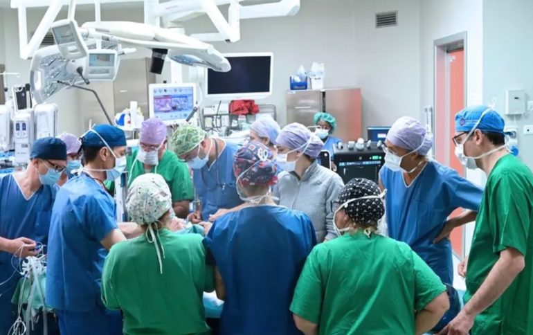Separate con successo due sorelline siamesi: intervento record al Gaslini durato 12 ore