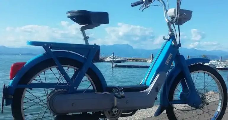 Da Ciao a E-Bike: studenti salernitani trasformano un ciclomotore d’epoca in gioiello Green