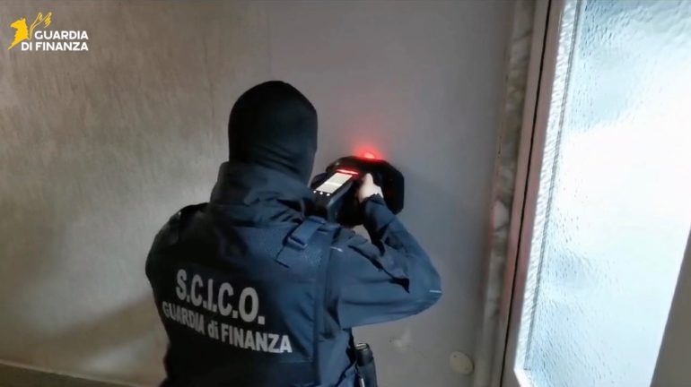 Frode fiscale e riciclaggio: maxi sequestro da 23 milioni tra Toscana e Campania