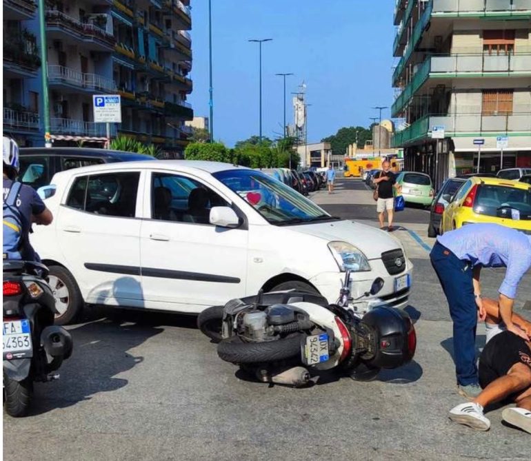 Fuorigrotta, nuovo incidente a via Lepanto: scooter travolto da un’auto