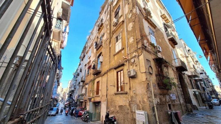 Napoli, pusher arrestato grazie all’app YouPol