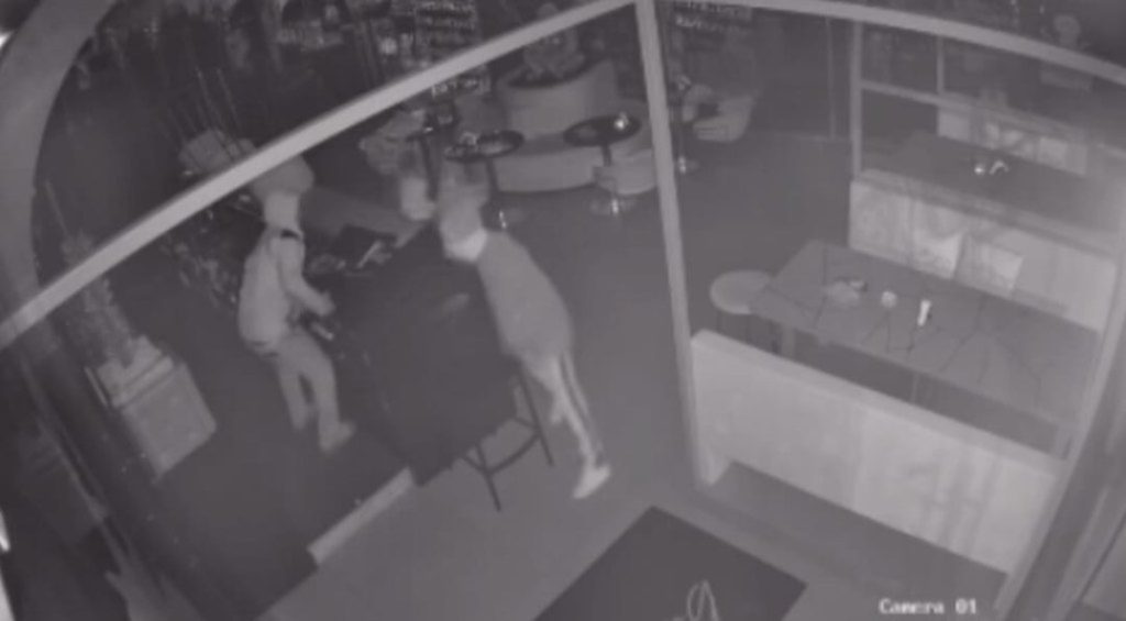 Salerno, furti a raffica in bar e ristoranti: due arresti