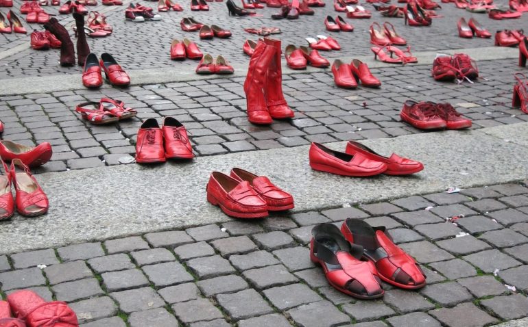 Femminicidi in Italia: 605 in quattro anni, oltre la metà uccise da partner o ex