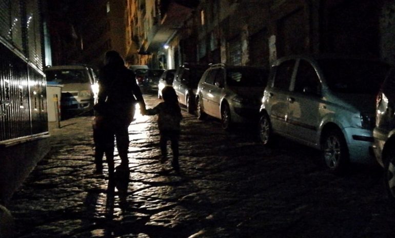 Napoli, compie una serie di rapine a giovani è stato arrestato dalla polizia