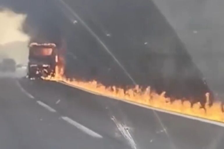 Bus in fiamme sull’A16: salvati i 28 passeggeri 