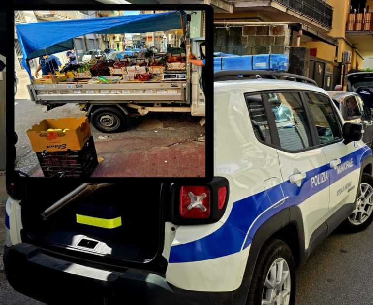 Arzano, commercio abusivo in strada: sequestrata merce alimentare per 430 kg