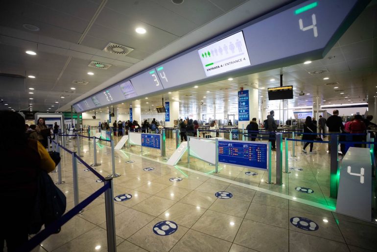 Aeroporto di Napoli nel caos: secondo giorno di blackout radar, 35mila passeggeri bloccati