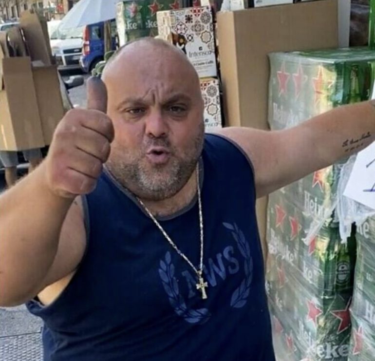 Qualiano, occupazione di suolo pubblico: chiuso il supermercato del tiktoker “Alfredo ‘o chiatto”