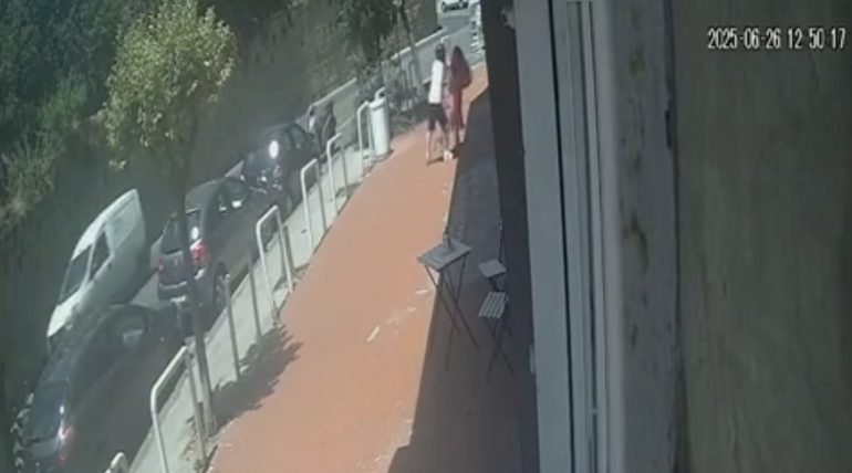 Napoli, anziana scippata e scaraventata a terra al Vomero