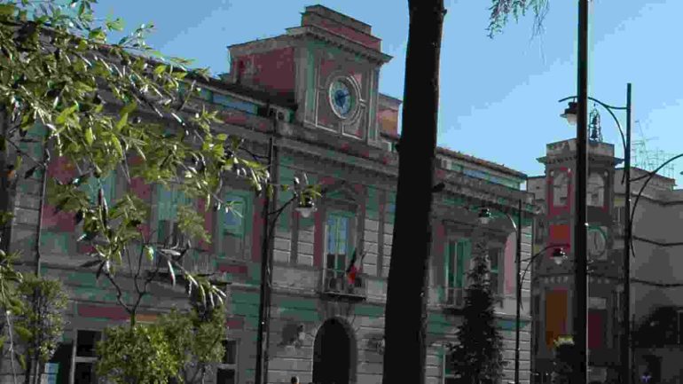 Arzano, stanati 1.300 evasori Tari: niente aumenti per il 2025