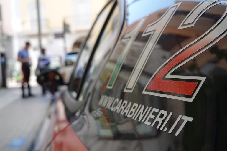 Benevento: ubriaco cade in un dirupo, poi aggredisce i carabinieri che lo soccorrono. Arrestato 31enne