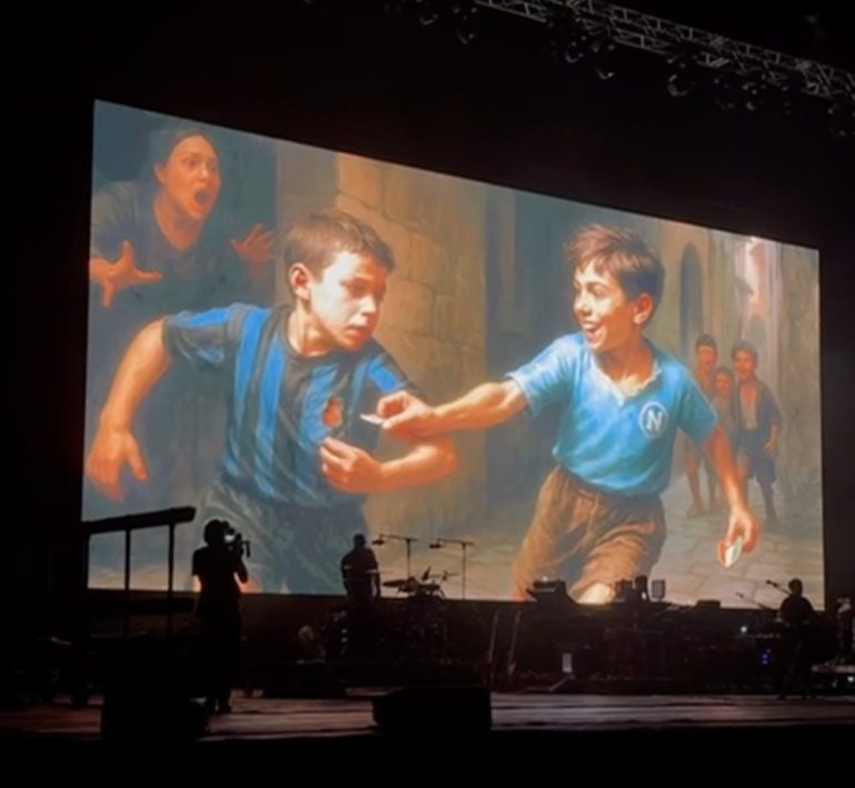 Massive Attack all’Arena Flegrea celebrano lo scudetto del Napoli con “Primo agosto pioveva…”