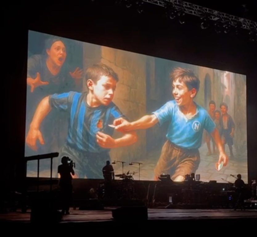Massive Attack all’Arena Flegrea celebrano lo scudetto del Napoli con “Primo agosto pioveva…”