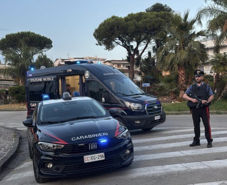 San Sebastiano e Massa di Somma: blitz dei Carabinieri nella movida e nelle palazzine popolari