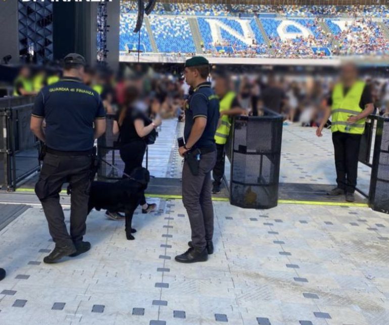 Napoli, sequestri e denunce ai concerti di Vasco Rossi