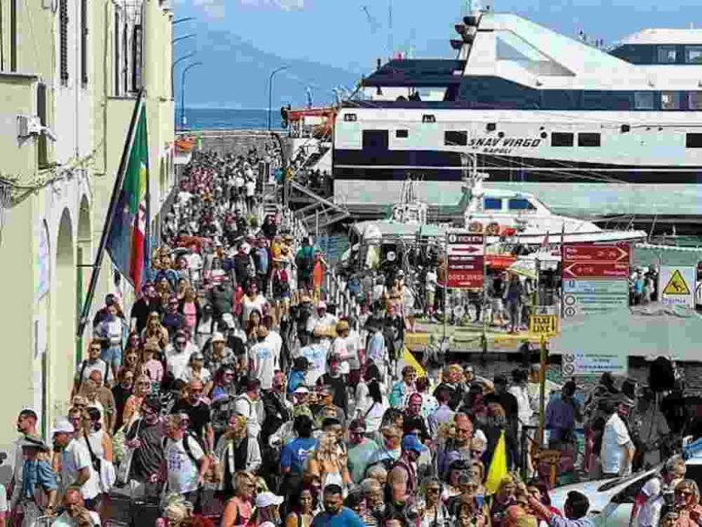 Capri, vertice in Prefettura sul sovraffollamento estivo