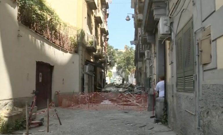 Napoli, esplosione in via Foria: ipotesi fuga di gas al primo piano