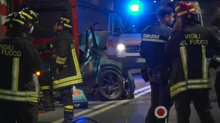 Schianto nella galleria a La Spezia: 44enne di Cardito muore davanti al figlio