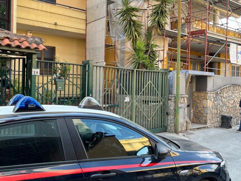 Poggiomarino, operaio di 53 anni cade da tre metri e muore