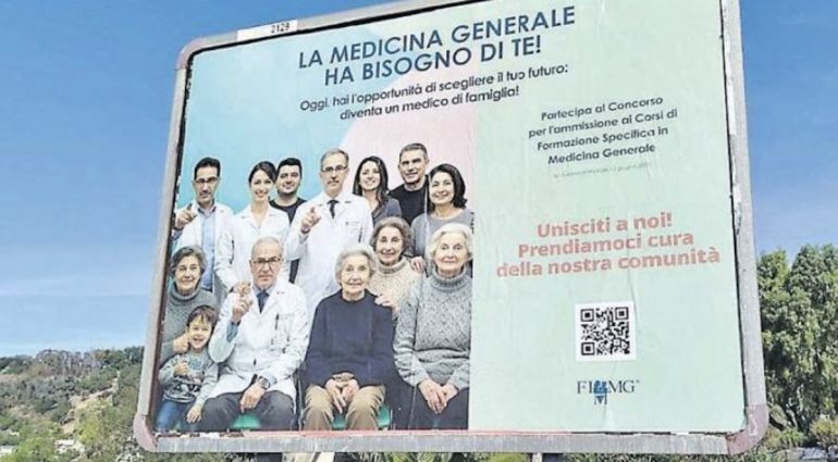 Appello della Fimmg Napoli sui maxi manifesti davanti ai Policlinici: “Diventa medico di famiglia”