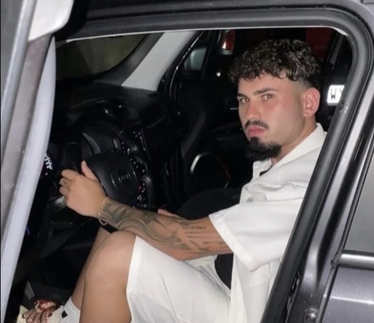 Napoli, i social piangono il tiktoker ballerino Mario D’Inverno