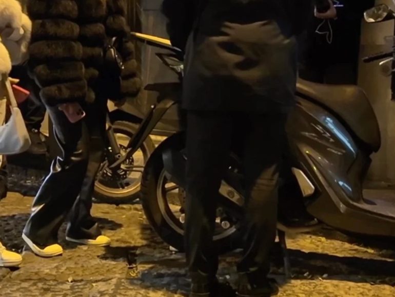 Mergellina, 25enne accoltellato dopo una lite fuori da un locale: è allarme sicurezza nella movida