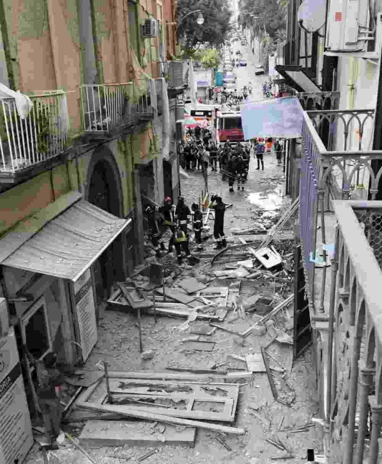 Napoli, esplosione nel locale adiacente le cucine del ristorante “’A Figlia d’’o Marenaro”: una donna gravemente ferita