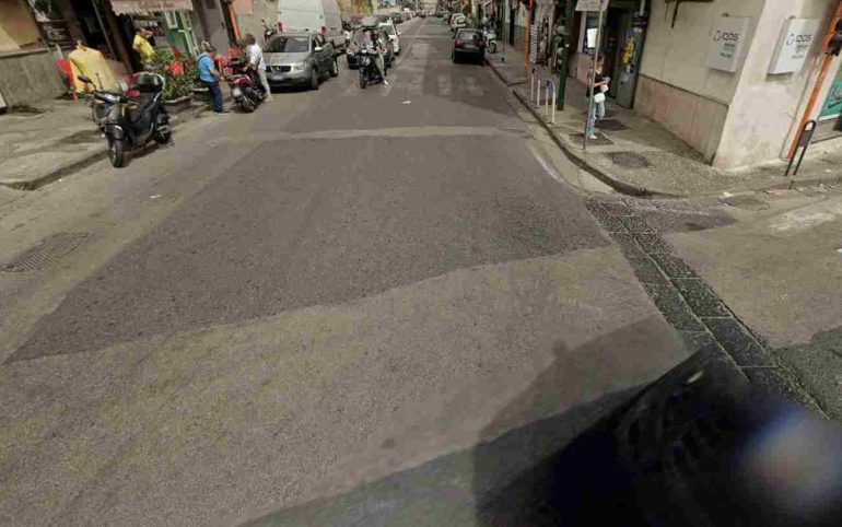 Napoli, ennesimo schianto in moto: 18enne grave