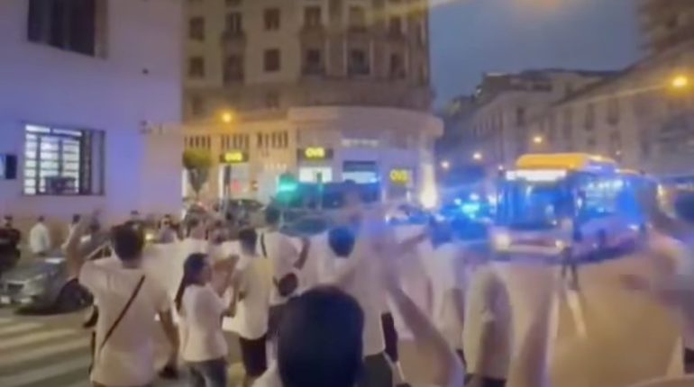 Omicidio Nicola Mirti, i familiari protestano davanti alla Questura: “Vogliamo i funerali”