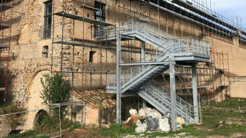Padula, via la scala metallica dalla Certosa di San Lorenzo: parte l’intervento atteso da anni