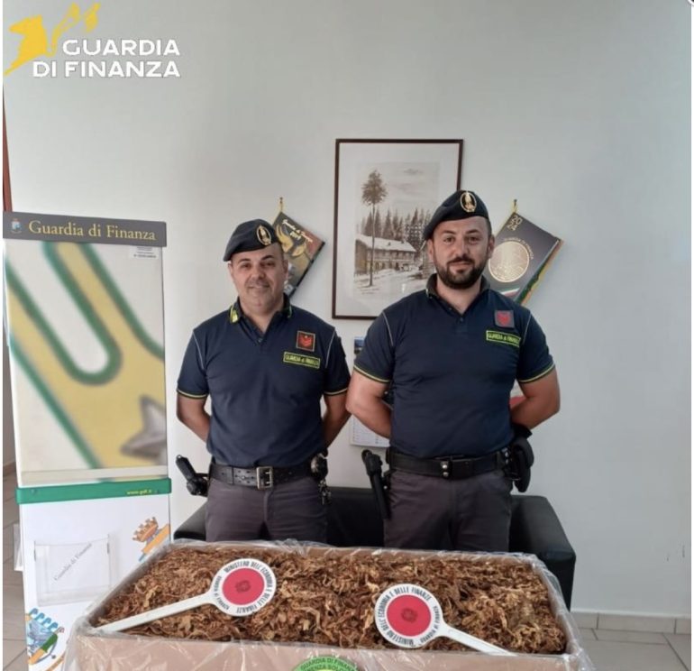 Benevento, sequestrati 154 chili di tabacco e oltre 5.700 euro: due denunciati per contrabbando