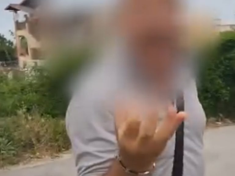 Marano, volontario minacciato perché accudisce colonia di gatti: “Sporcano e danno fastidio. Se torni ti ammazzo”