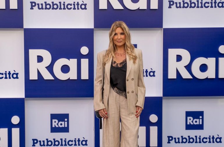 Ballando con le stelle compie 20 anni :  Selvaggia Lucarelli svela i segreti tra danza e colpi di scena