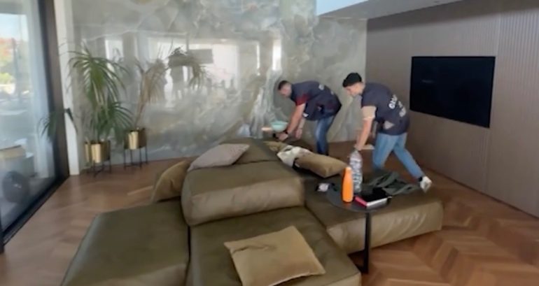 Stuntman italiano a Hollywood faceva l’Agente finanziario abusivo