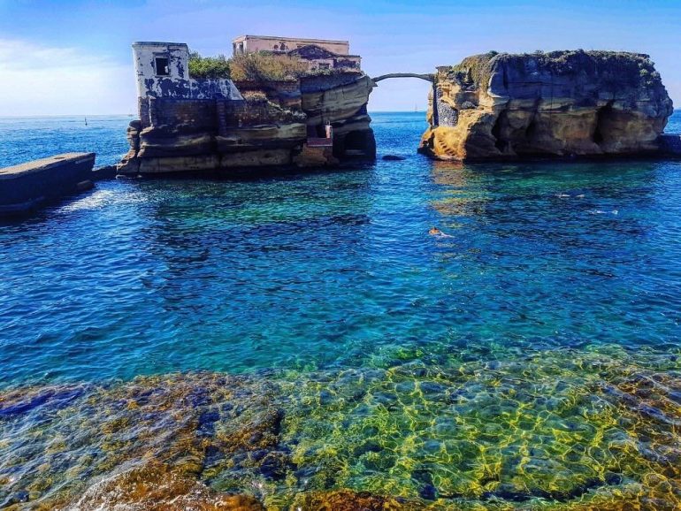 Napoli, pesca di frodo nell’area protetta della Gaiola: denunciato sub