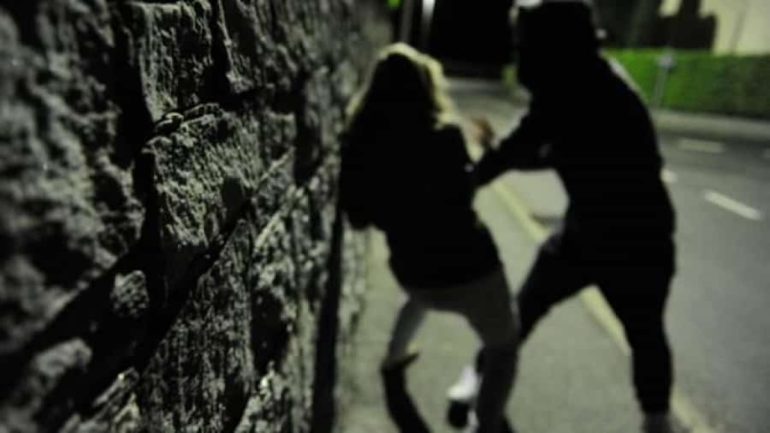 San Cipriano, figlia fa video mentre il papà picchia la mamma e lo fa arrestare