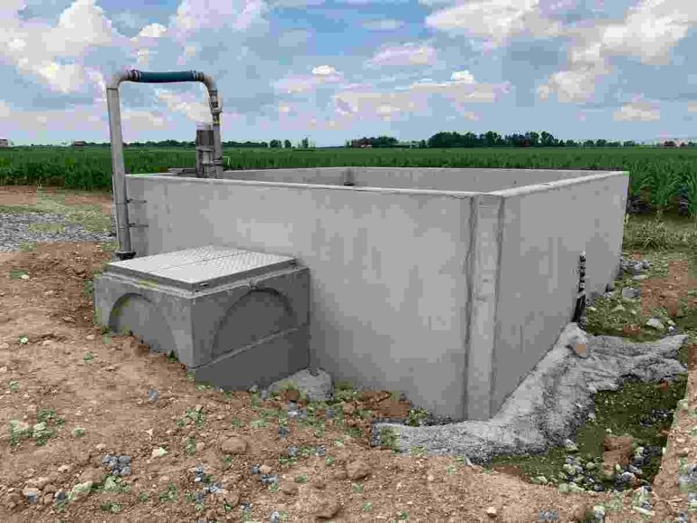 Salerno, trovato morto in una vasca di liquame: autopsia per l’operaio indiano