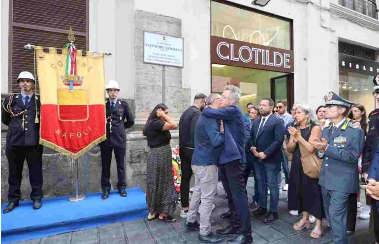Napoli ricorda Salvatore Giordano, il 14enne ucciso dai calcinacci