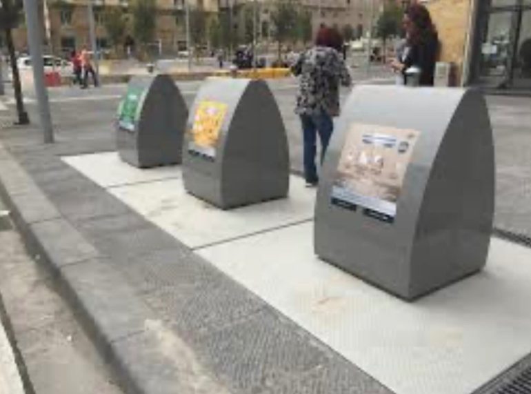 Napoli, arrivano i cassonetti interrati per la raccolta differenziata: