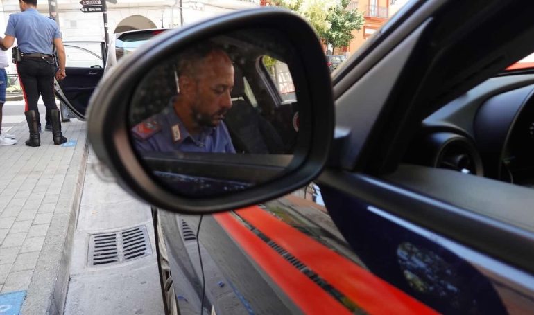Caserta, pusher arrestato mentre fa una consegna a una donna ai domiciliari