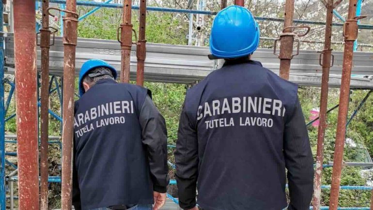 Vico Equense, sequestrato cantiere: denunciati due imprenditori per lavoro nero