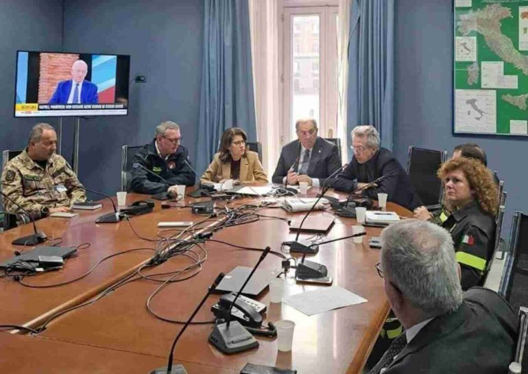 Terremoto ai Campi Flegrei, il prefetto convoca i sindaci e attiva il Centro soccorsi