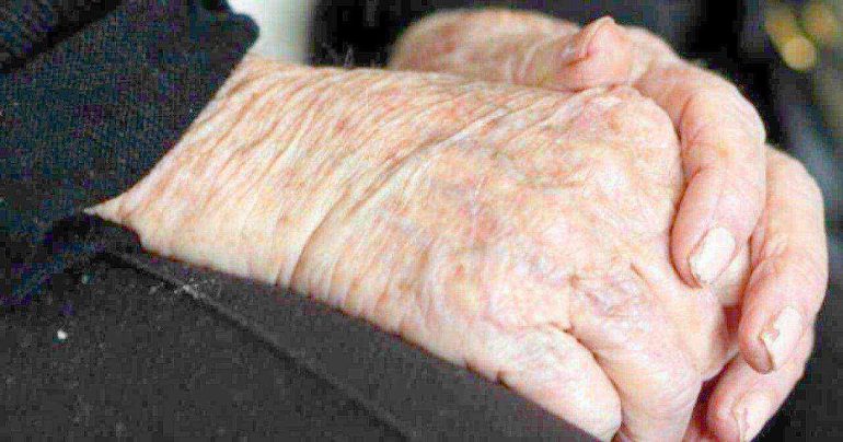 Monte di Procida, picchia e sevizia la madre 75enne: arrestato un 52enne