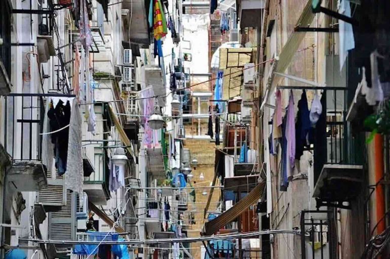 Napoli, pusher arrestato dalla polizia ai Quartieri Spagnoli