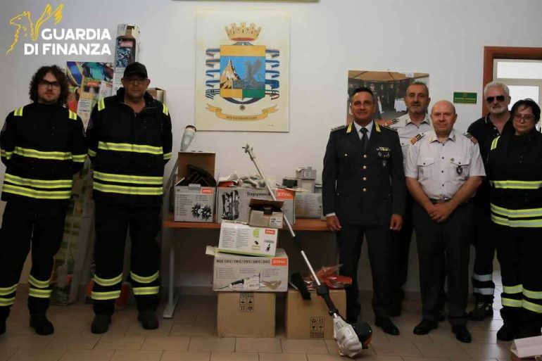 Caserta, attrezzature rubate confiscate e donate alla Protezione Civile